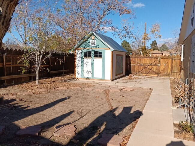 Building Photo - 3 Bedroom, 3 Bathroom Home! Schedule a Showing Soon!