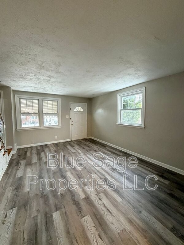 Building Photo - 15 King Ave