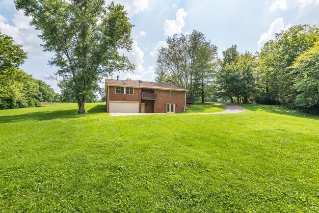 Building Photo - Beautiful Ranch Home in Thompson Station