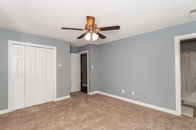 Building Photo - 2113 Tanglewood Rd