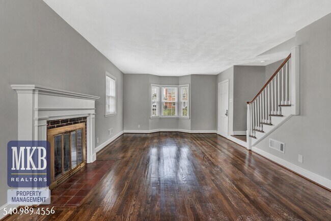 Building Photo - Beautiful 2 Bedroom, 1 Bath Duplex in SW Roanoke City