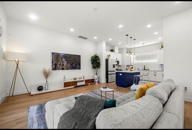 Building Photo - 2902 Rosalie St