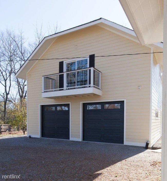 Building Photo - 1214 McGavock Pike