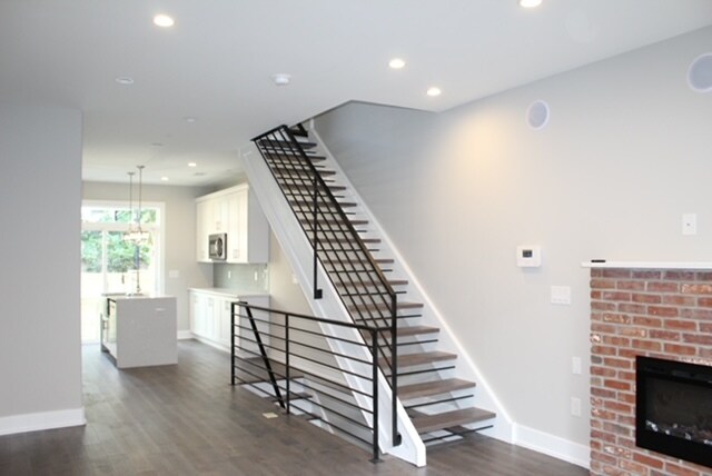 Building Photo - 1227 N Myrtlewood St