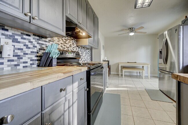 Building Photo - Charming 3-Bed Home with Bonus Room, Firep...
