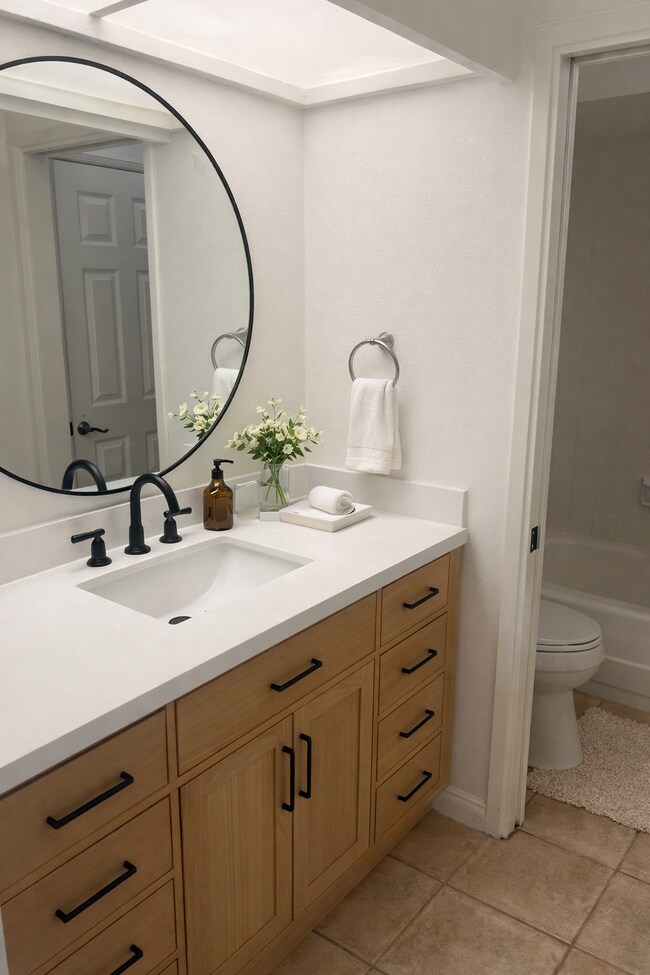 Building Photo - 5 Pueblo Vista St