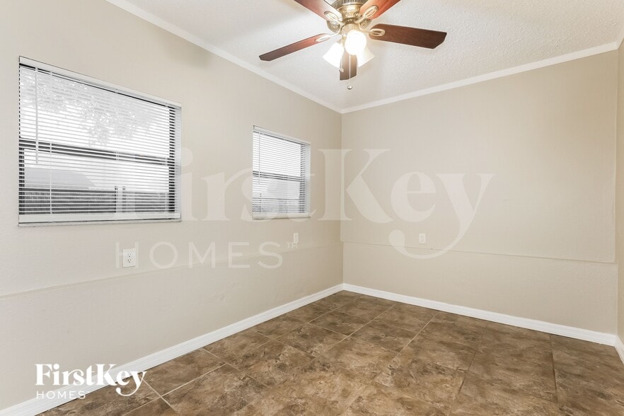 Building Photo - 7989 Sioux Ln