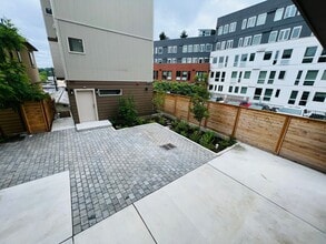 Building Photo - South Lane Apartments