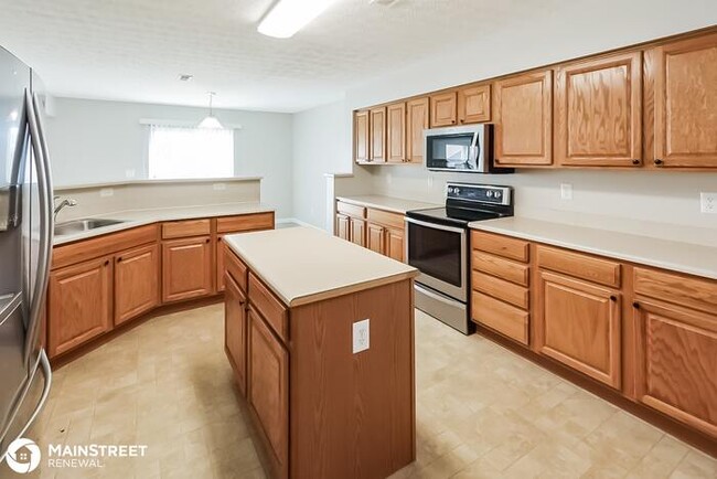Building Photo - 4892 Grimm Dr, Lockbourne, OH 43137