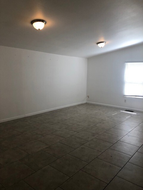 Building Photo - 2/2 Mobile Home Available to RENT