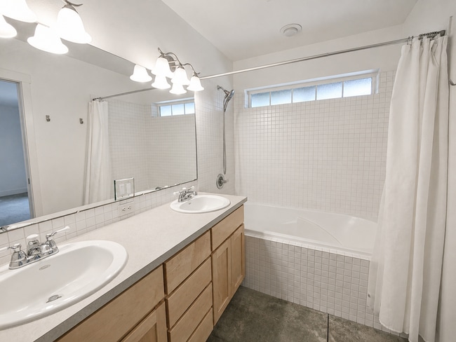 Building Photo - Light-Filled Bend Split-Level with Mountain Views & Flexible Space