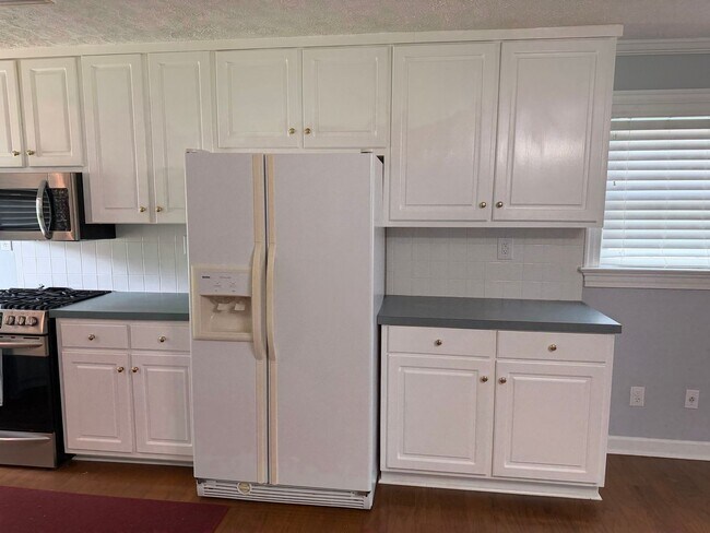 Building Photo - Fabulous 3 bedroom 2 bath in waterfront community!