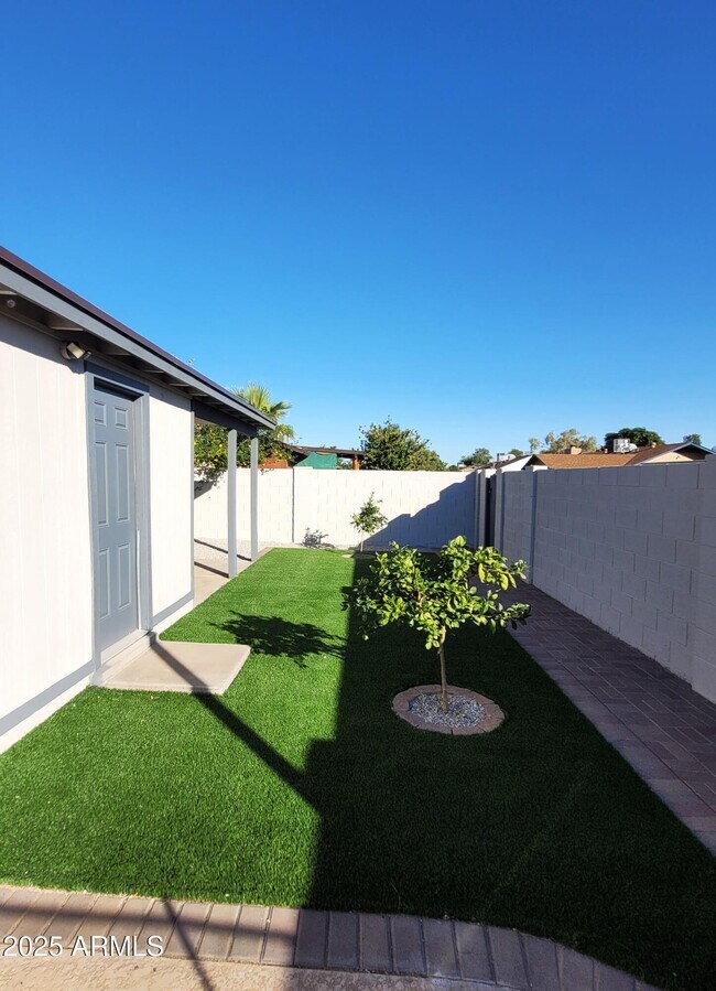 Building Photo - 2129 W Tyson St