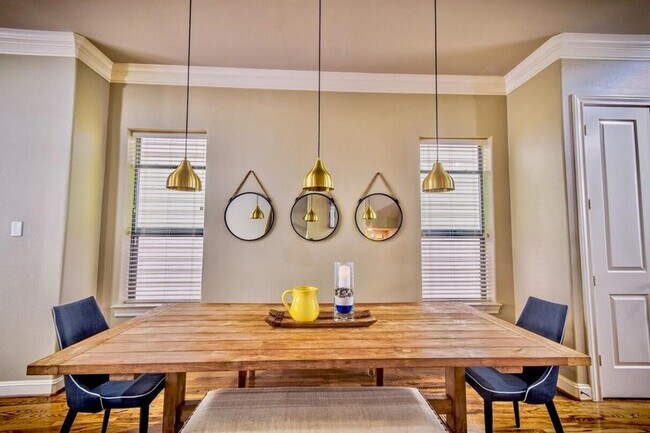 Building Photo - 2821 Sherwin St