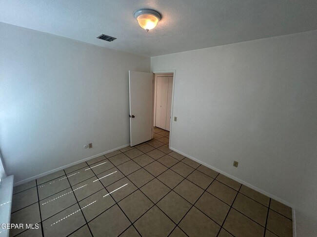 Building Photo - 3601 Okeefe Dr