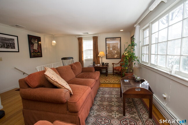 Building Photo - 67 Lake Lillinonah Rd N