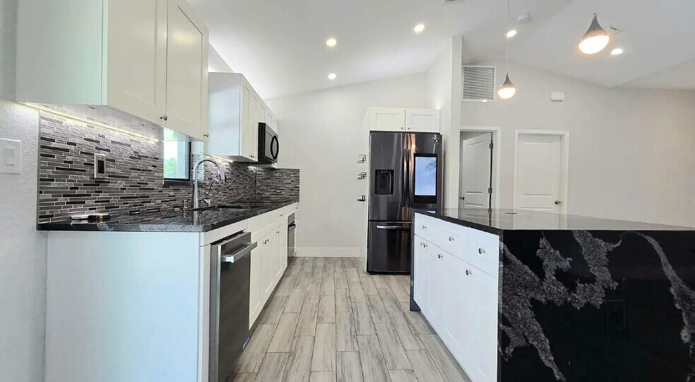 Building Photo - 4020 NW 41st Pl