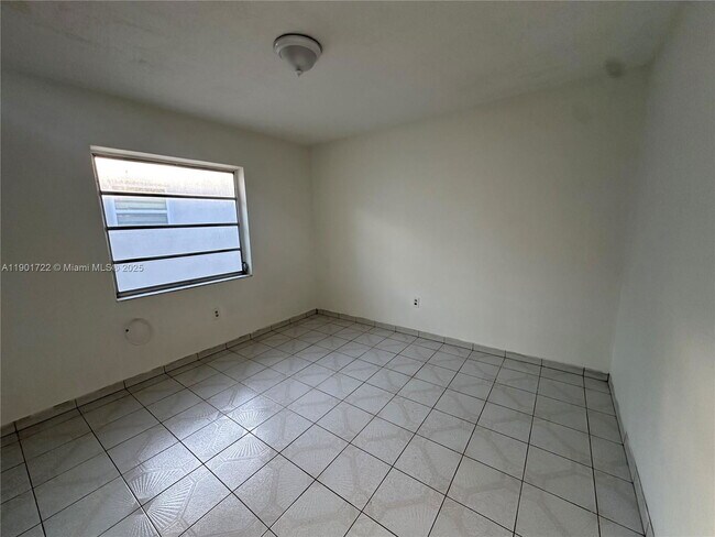 Building Photo - 3608 SW 25th St