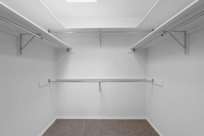 Building Photo - Adorable Townhome, 2 Master Bedroom Suites to Patio Living