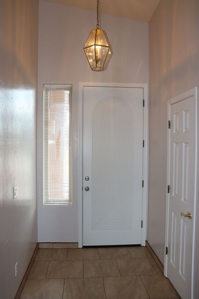 Building Photo - Beautiful West Side Home in Gated Community