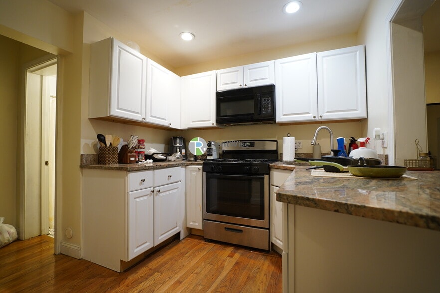 Building Photo - 62 Egmont St