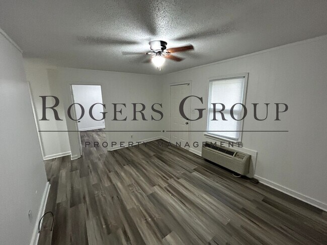 Building Photo - #450 - 301-303 Mineral Springs Rd Duplex