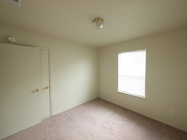 Building Photo - 1503 Cinch Dr