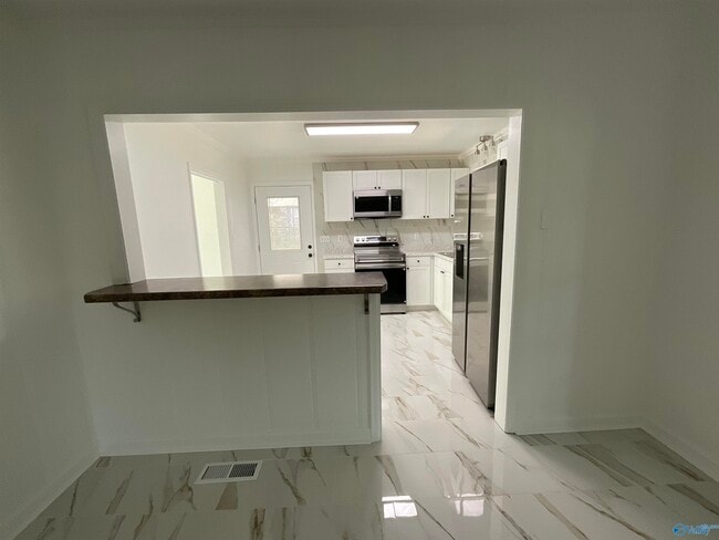 Building Photo - 1805 8th Ave SW