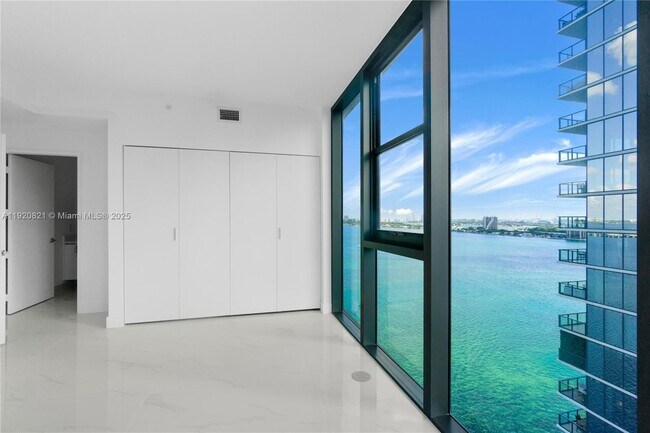 Building Photo - 700 NE 24th St