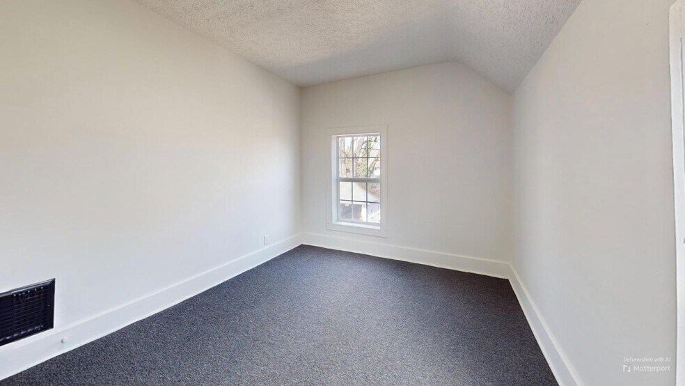 Building Photo - 109 W Ely St