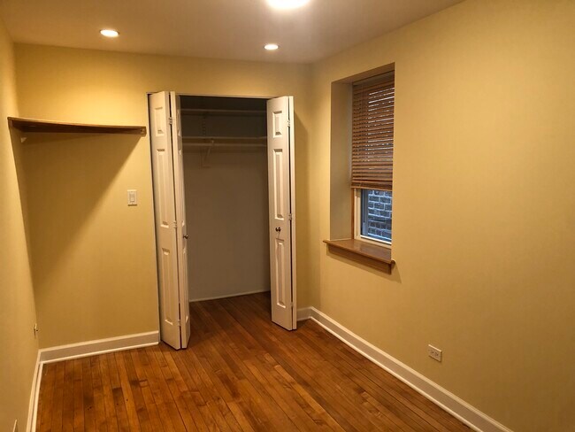 Bedroom - 2439 W Augusta Blvd