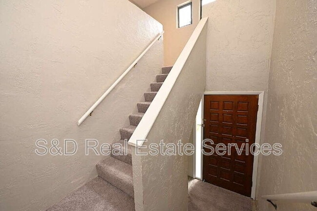 Building Photo - 1808 Village Ct