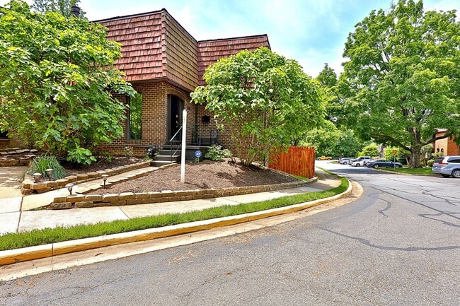 Building Photo - 4912 Herkimer St