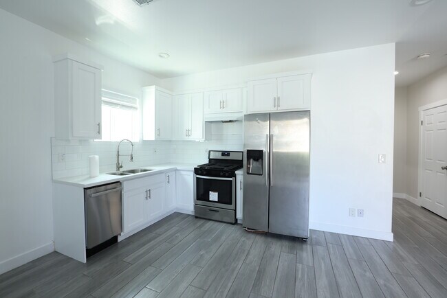 Building Photo - 3923 Wisconsin St