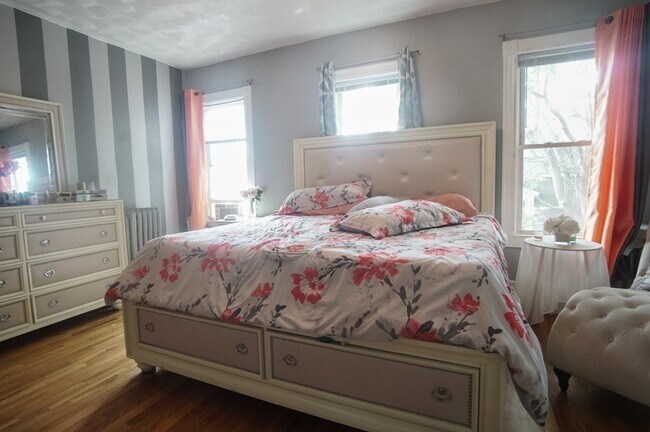 Building Photo - 4 Burton Ave