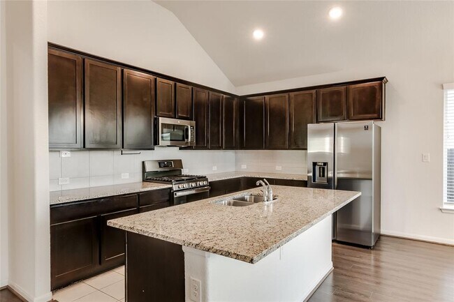 Building Photo - 252 Clear Frk Lp