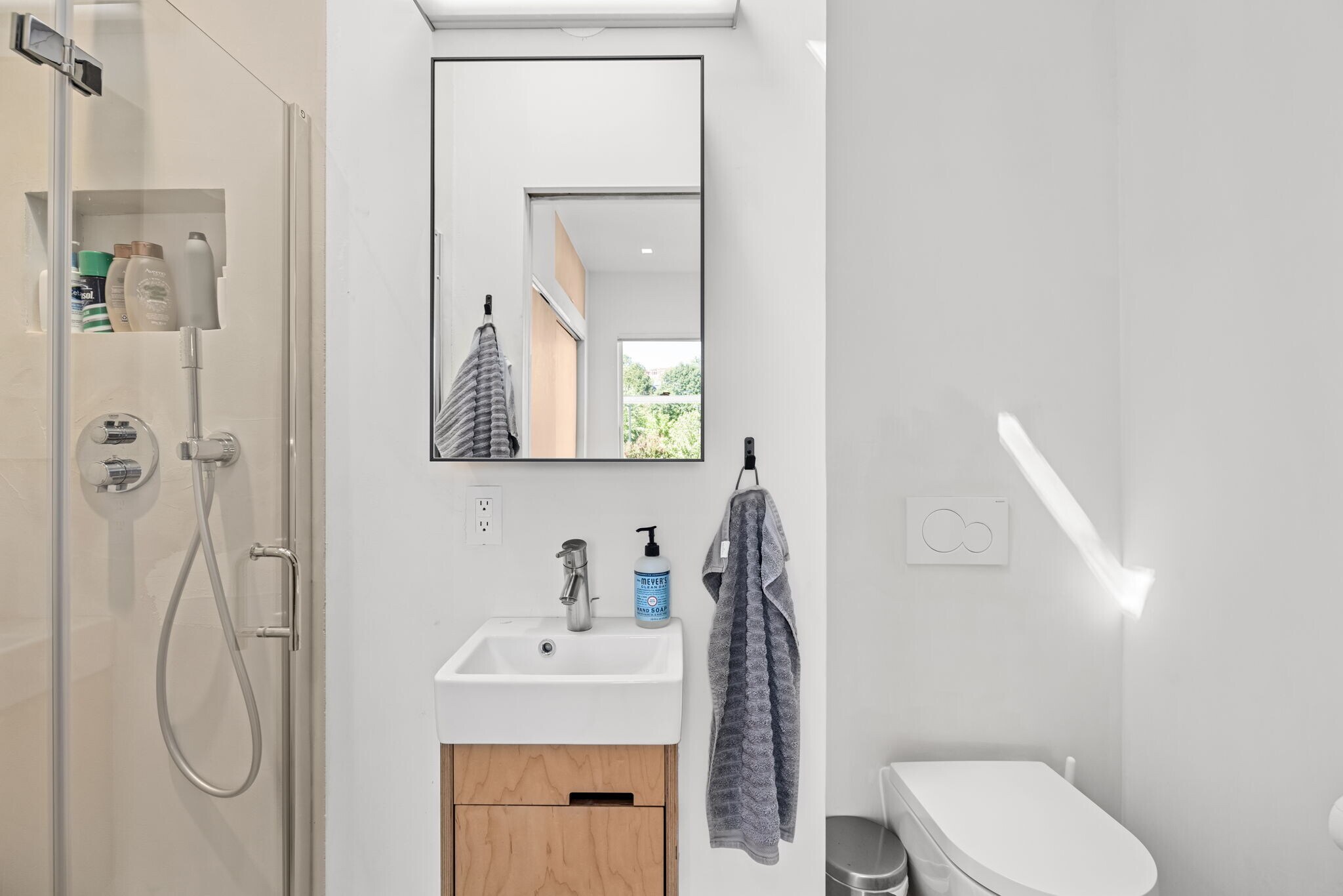 Building Photo - 619 10th Street NE