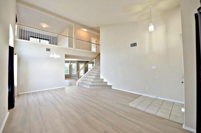 Building Photo - 10813 Dodge Cattle Dr
