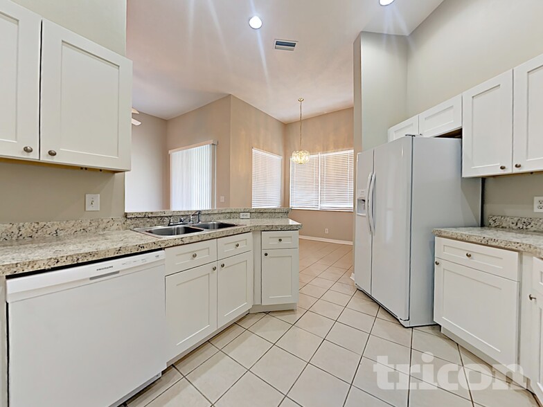 Building Photo - 11723 Grove Arcade Dr