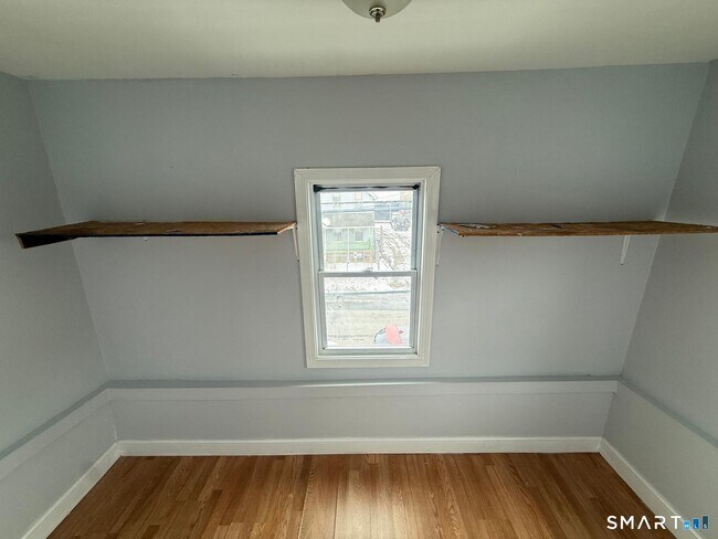 Building Photo - 352 Charles St