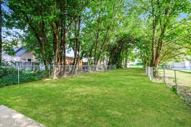 Building Photo - 2541 Rowan St