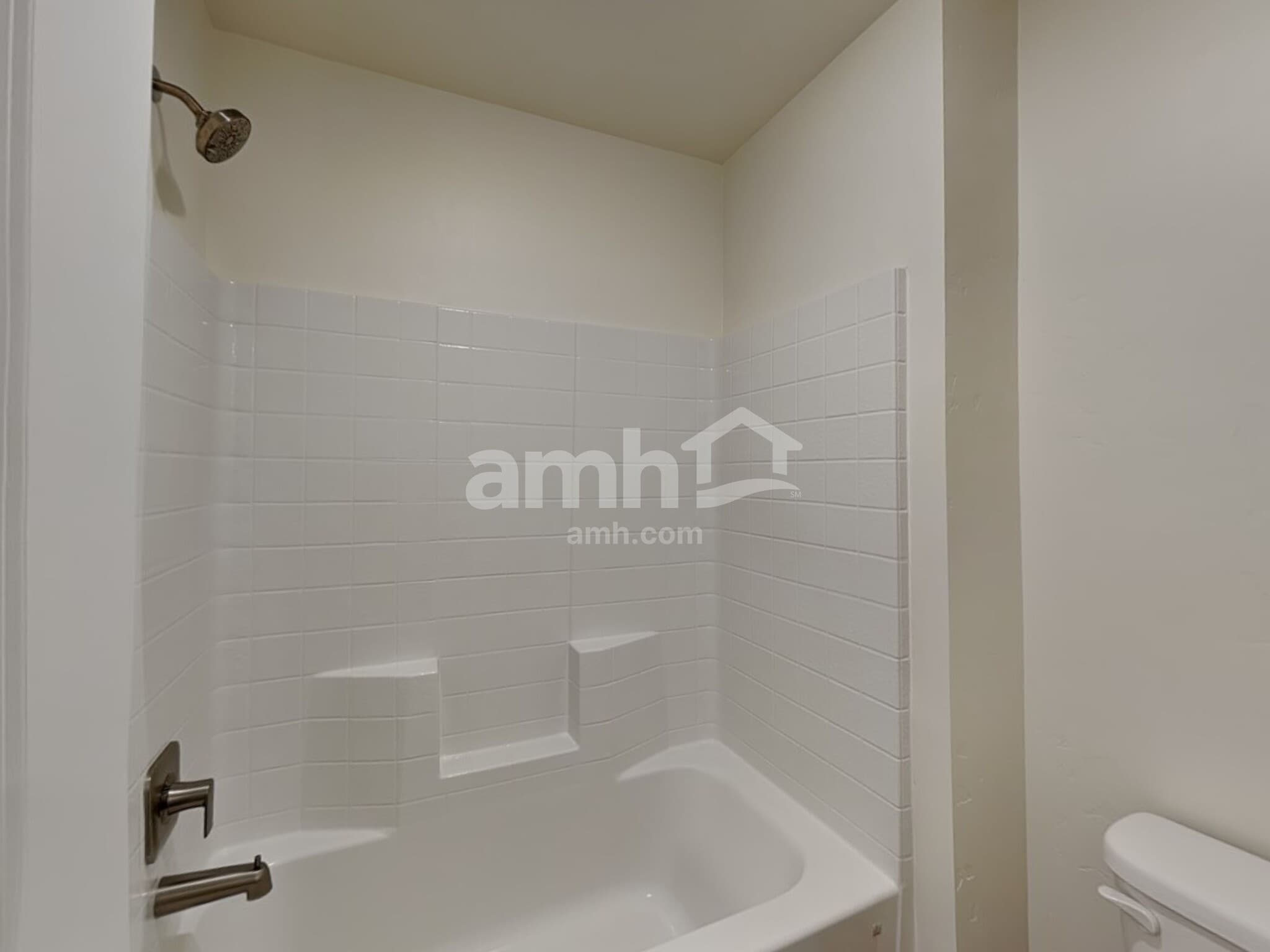 Building Photo - 954 N Barkvine Ave