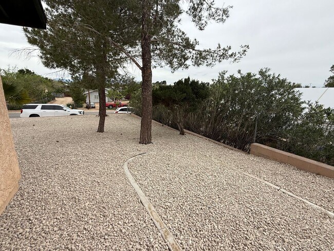 Building Photo - Victorville - 3 Bedrooms, 2 Bathrooms, New Paint, New Blinds, Tile Floors