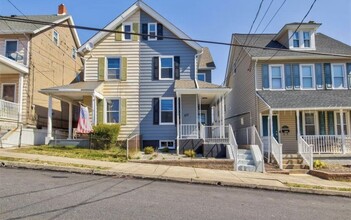 Building Photo - 833 N Hoffert St