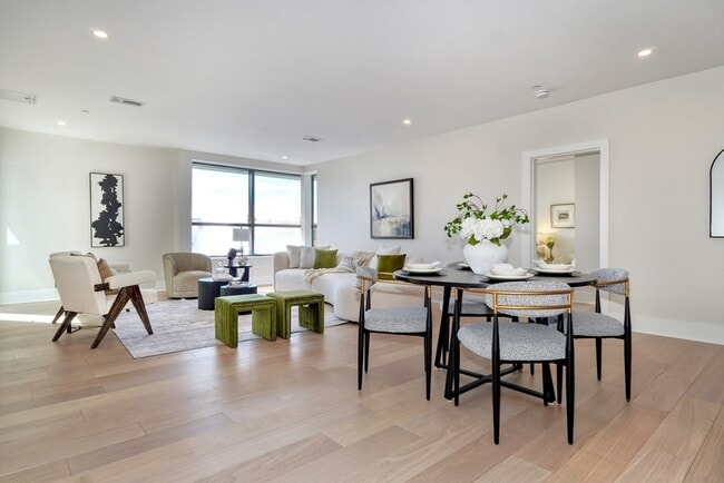 Building Photo - 62 Foundry St