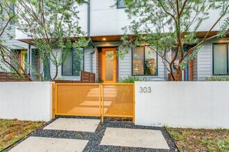 Building Photo - CONTEMPORARY MAHNCKE PARK TOWNHOME