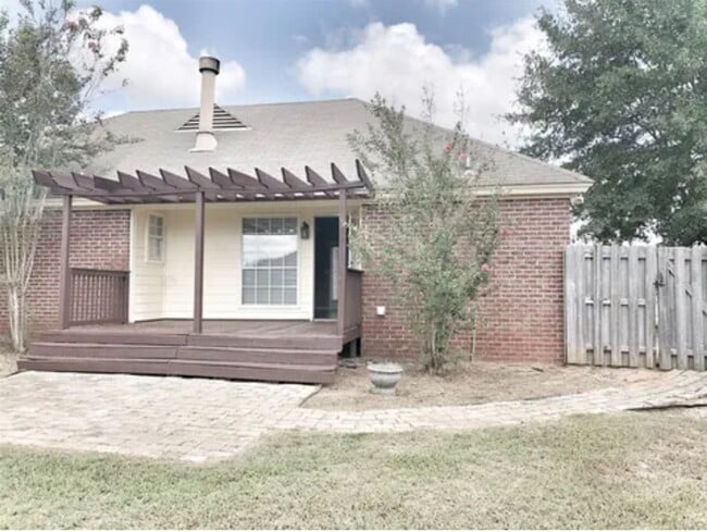 Building Photo - Taylor Downs