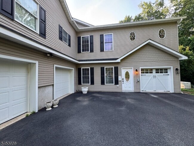 Building Photo - 32 Woodland Dr