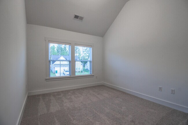 Building Photo - 2036 Warbler Dr