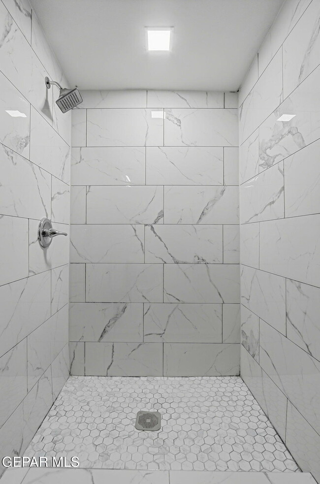 Building Photo - 9207 Santa Rosalia Ct